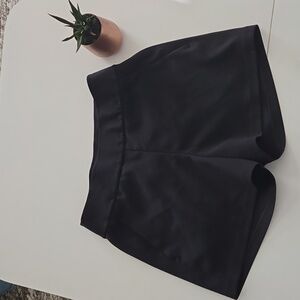 Lululemon black woven short